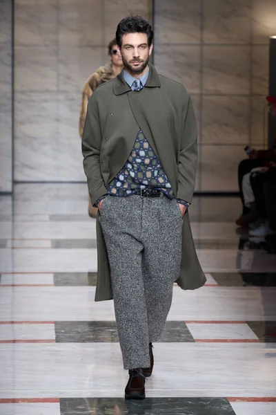 Look 11